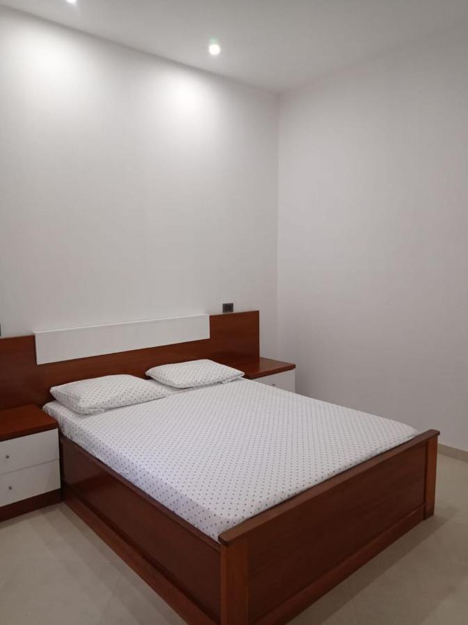 Apartamento Avenida ซาลเรย์ ภายนอก รูปภาพ